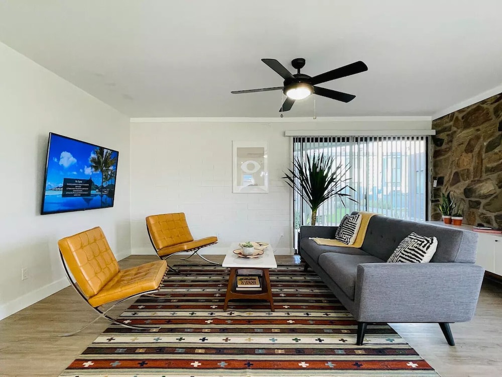 Walkable OTS Mid Century Condo Pool — 4-Star Luxury Hotel in Scottsdale, United States