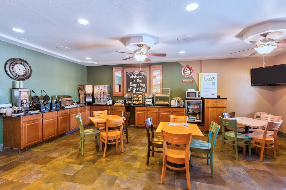 AmericInn by Wyndham Des Moines Airport - photo 42