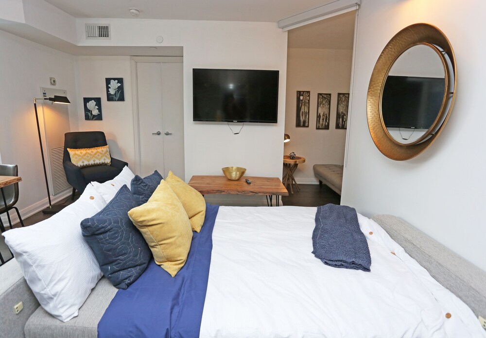 Yorkville Plaza in Toronto, Canada