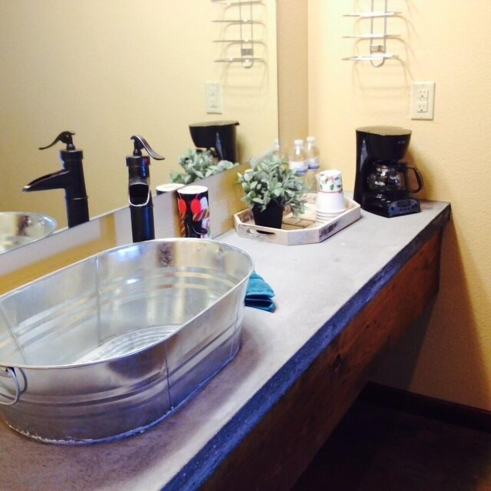 Hh Creek Inn - photo 8