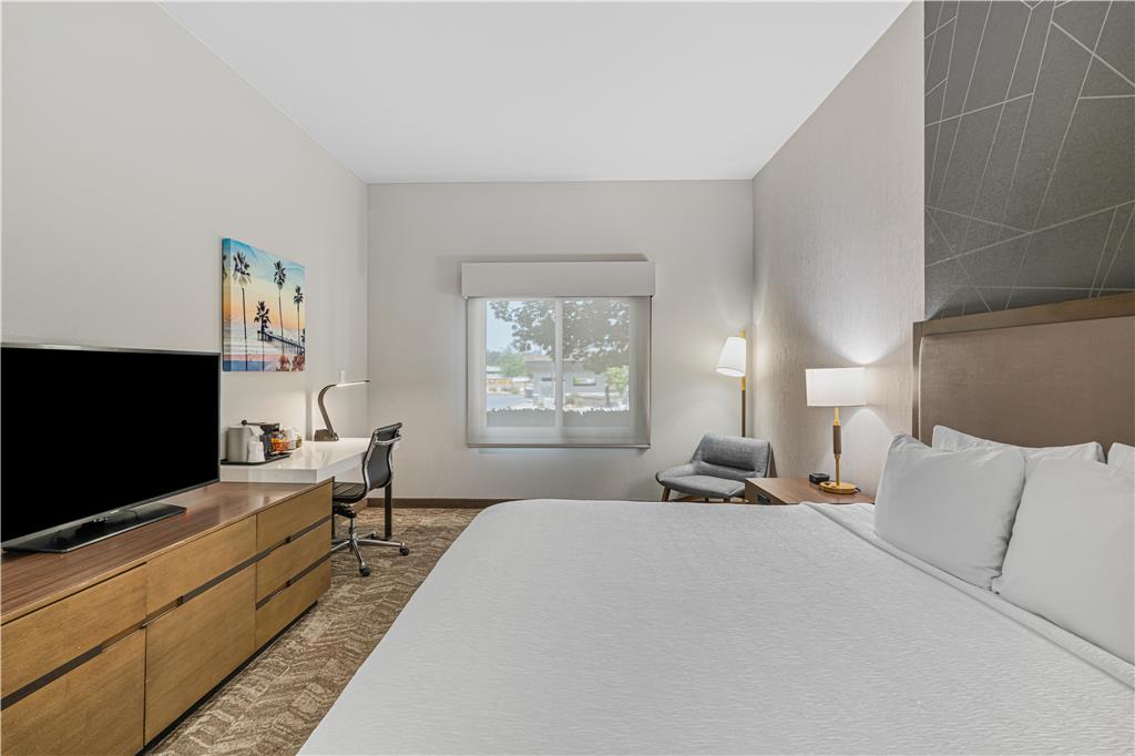 Best Western Valencia Six Flags Inn & Suites - photo 12
