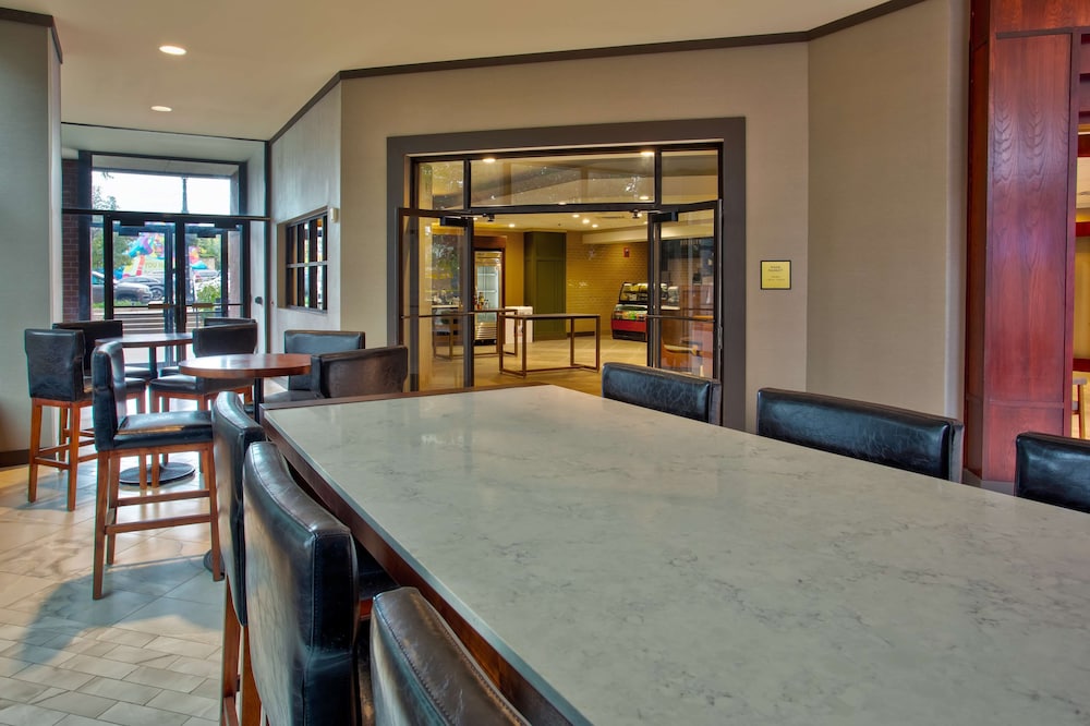 DoubleTree by Hilton Lansing - photo 36