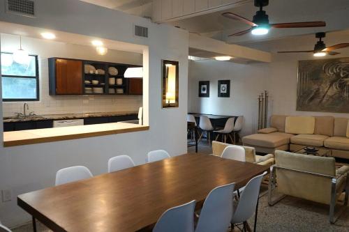 Firethorn Paradise Family Friendly Fun Near the Beach Dogs Welcomed in Gulf Breeze, United States