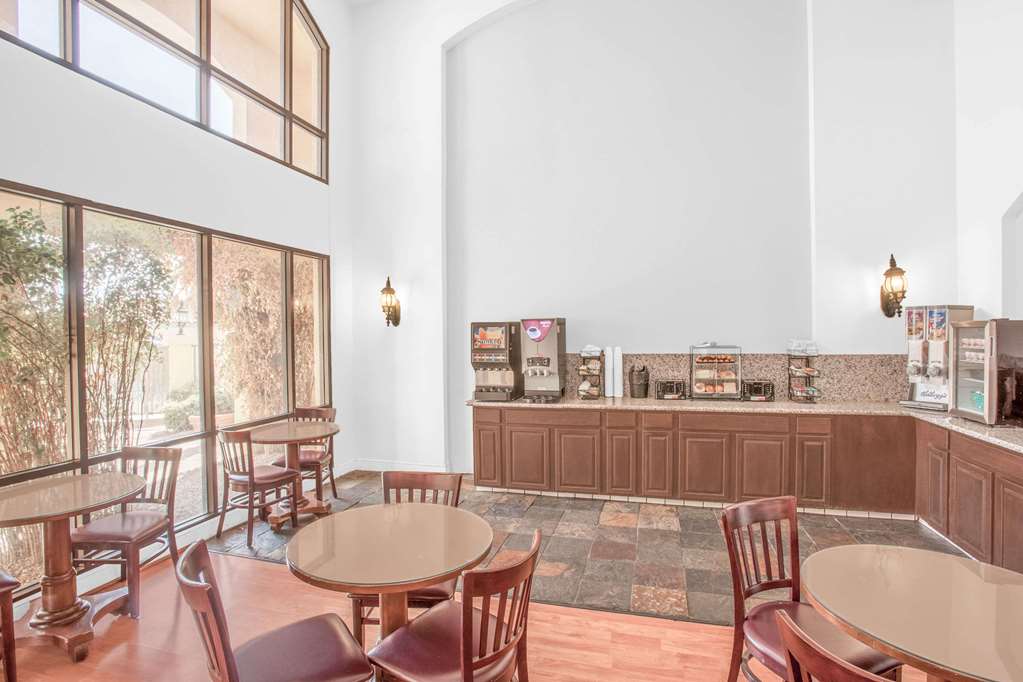 Ramada by Wyndham Barstow - photo 19