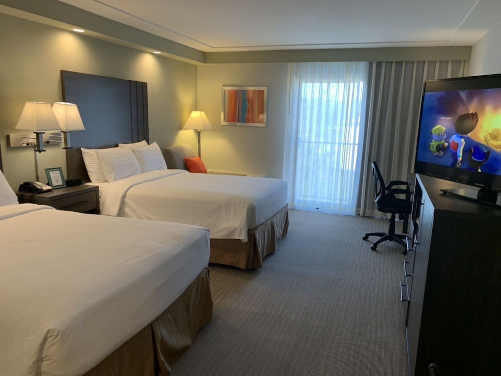 GreenTree Inn & Suites Alhambra - photo 54