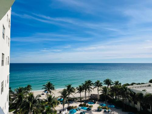 Miami Hollywood Gorgeous 2BD Awesome Ocean View — 4-Star Luxury Hotel in Hollywood, United States