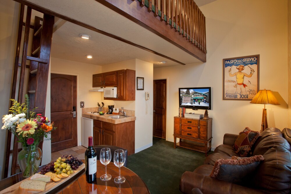 Alpine Village Suites - photo 28