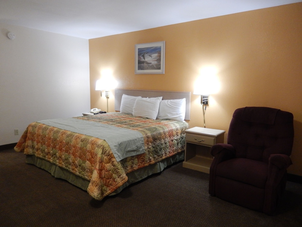 Pearsall Executive Inn - photo 6