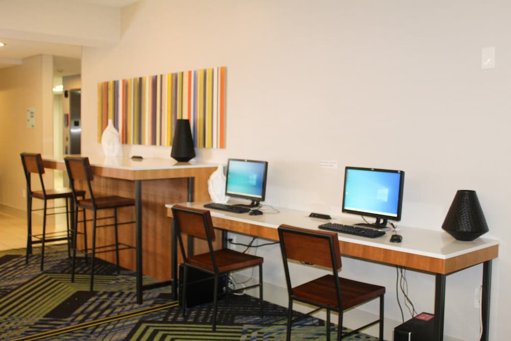 Holiday Inn Express & Suites Martinsville by IHG - photo 10
