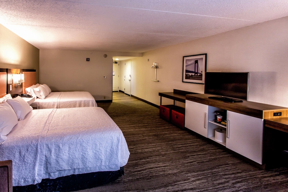 Hampton Inn & Suites Staten Island - photo 34