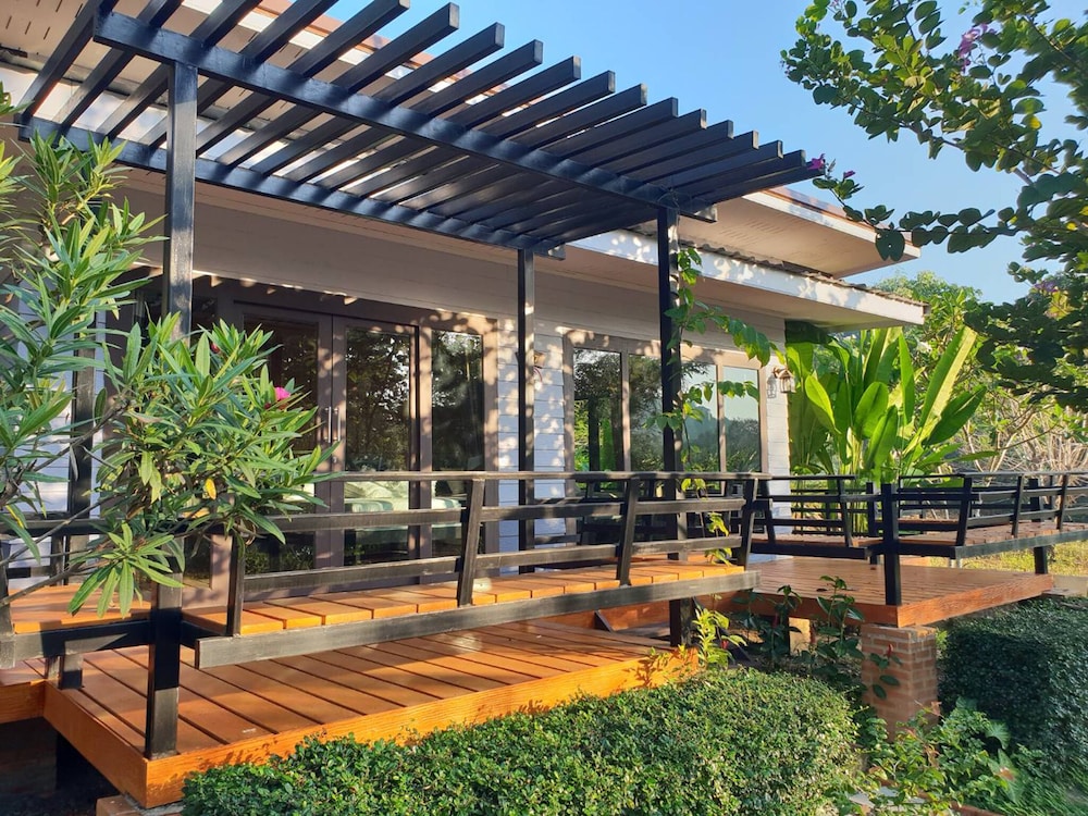 Baan Suan Hill Resort in Surat Thani, Thailand