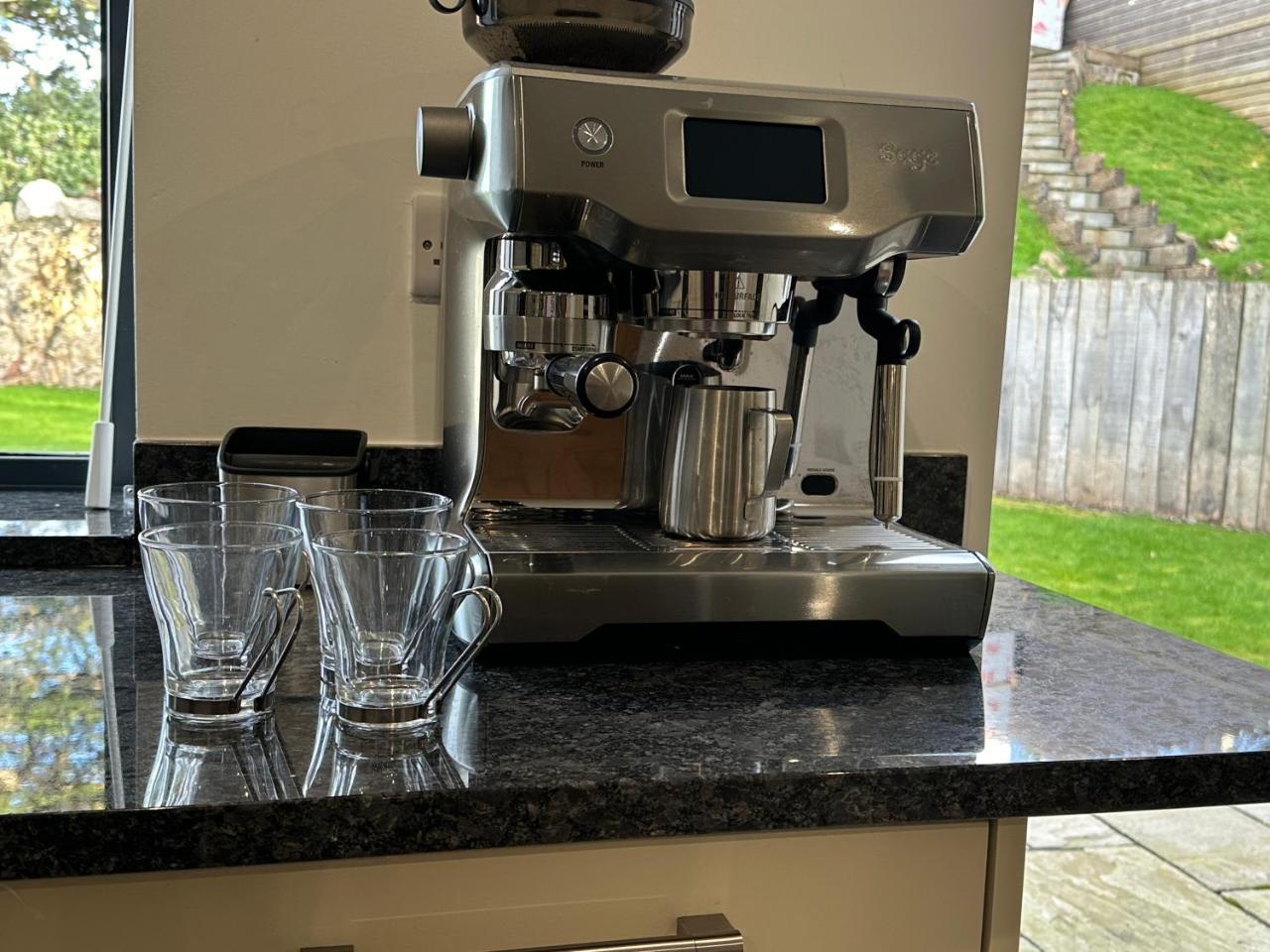 Gardd Y Llys Luxurious Family Retreat with amazing views in Colwyn Bay, United Kingdom