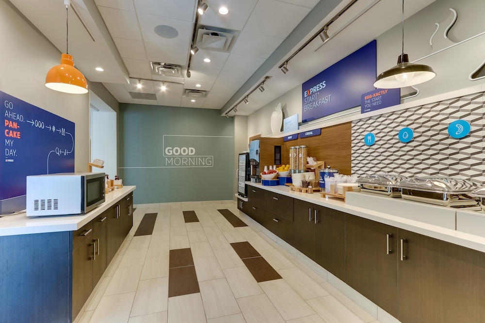 Holiday Inn Express Wilmington Porters Neck - photo 43
