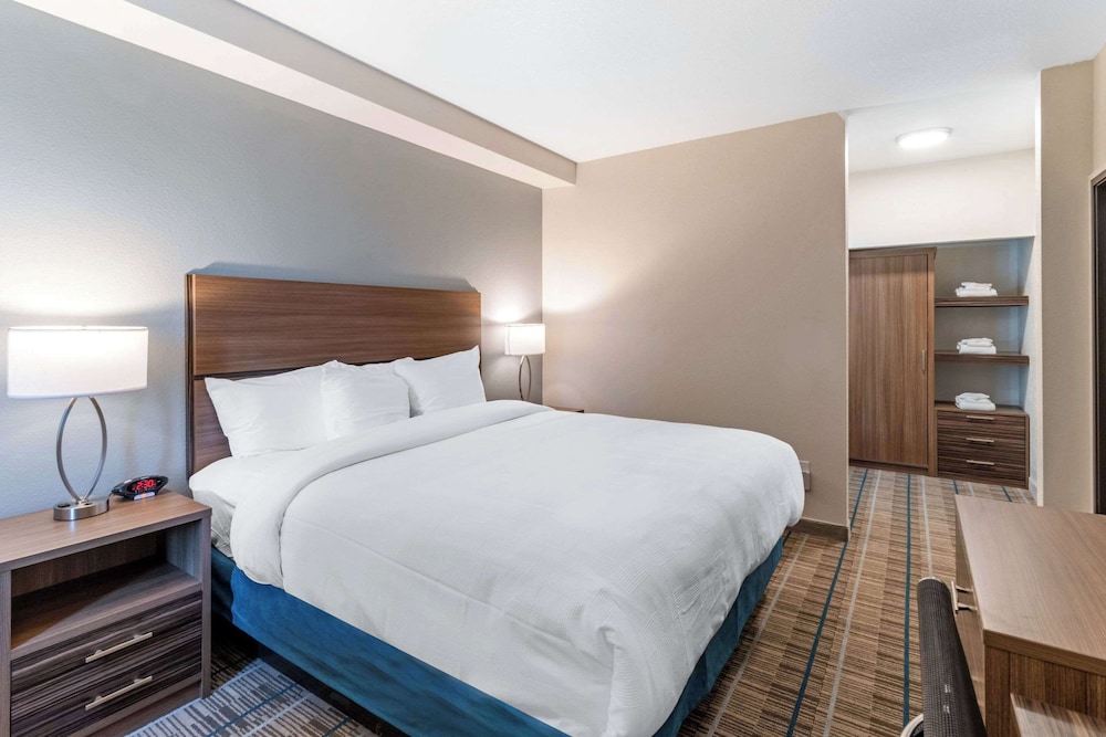 MainStay Suites Denver International Airport - photo 12