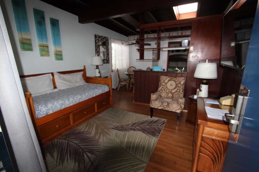 Edgewater Beach Inn - photo 38