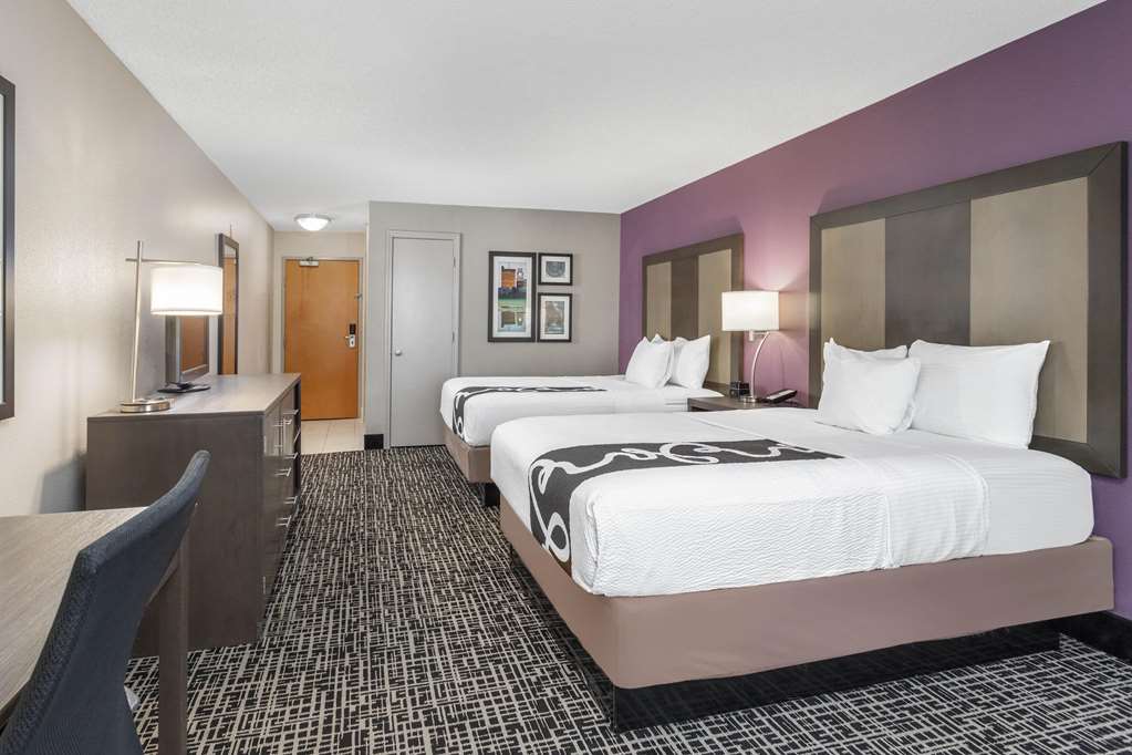 La Quinta Inn & Suites by Wyndham Hopkinsville - photo 26