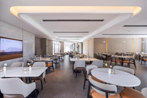Atour Hotel Qujing Qilin Commercial Street — 4-Star Luxury Hotel in Qujing, People's Republic of China