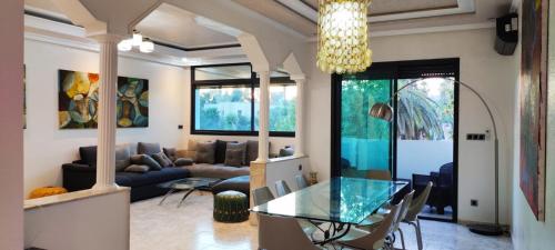 Appartements Nia Confort Plein Centre Ville Avec Terrasse — 4-Star Luxury Hotel in Fes, Morocco