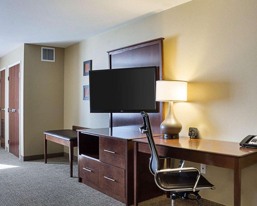 Comfort Suites Fargo Medical Center - photo 13