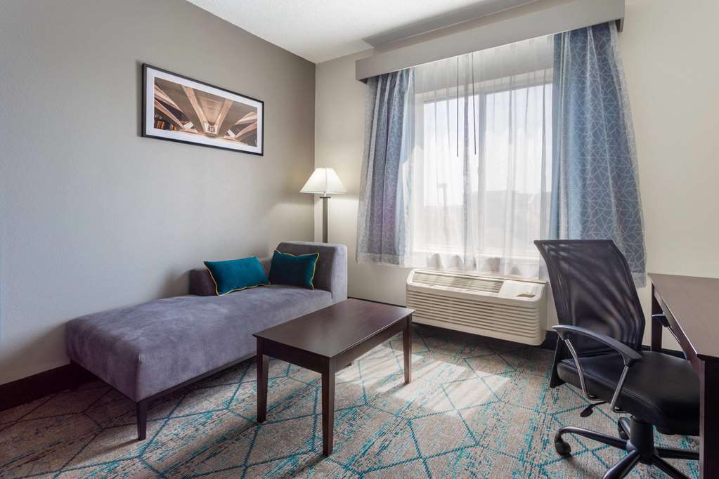La Quinta Inn & Suites by Wyndham Columbus West Hilliard - photo 21