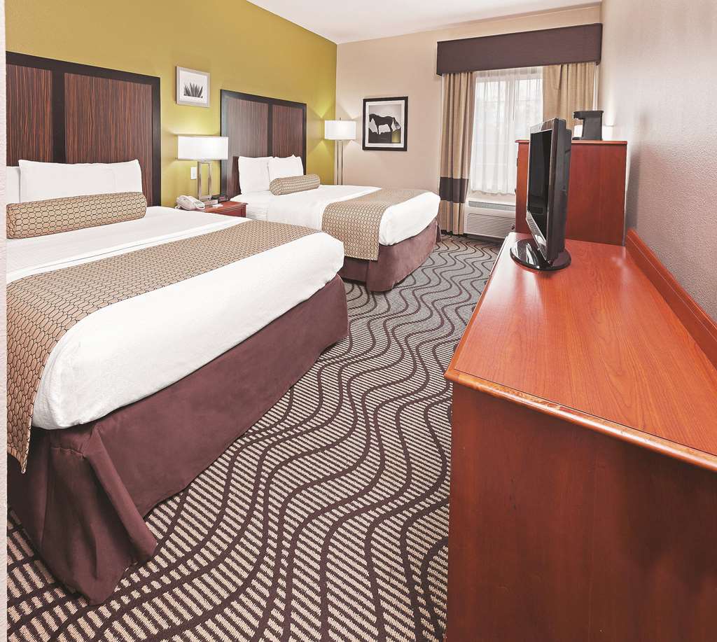 La Quinta Inn & Suites by Wyndham Corpus Christi Northwest - photo 13