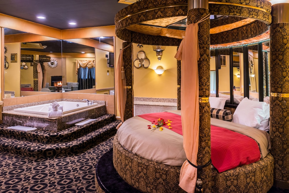 Inn of the Dove Romantic Suites with Jetted Tub & Fireplace - photo 32