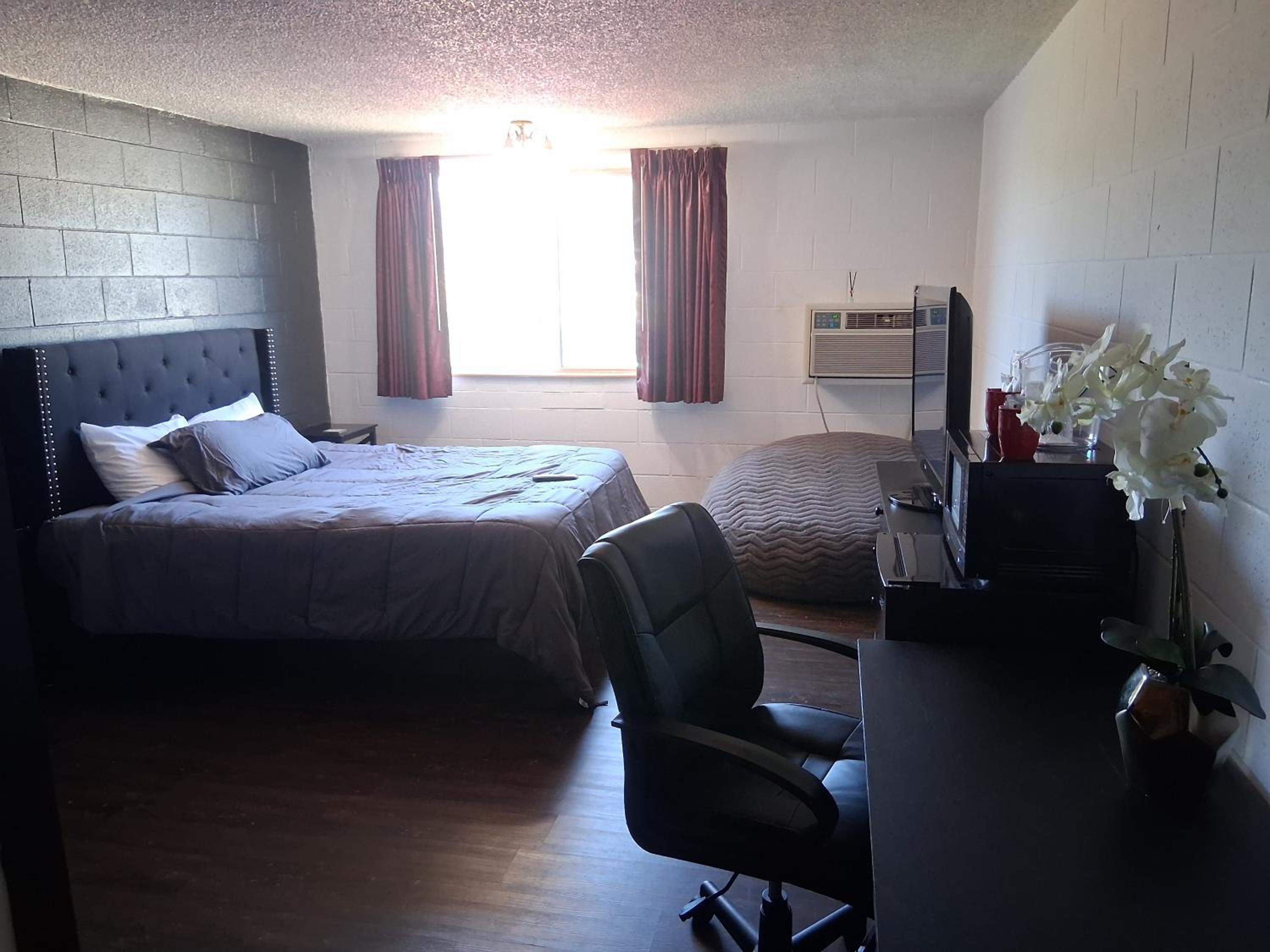 The Pines Motel - photo 12