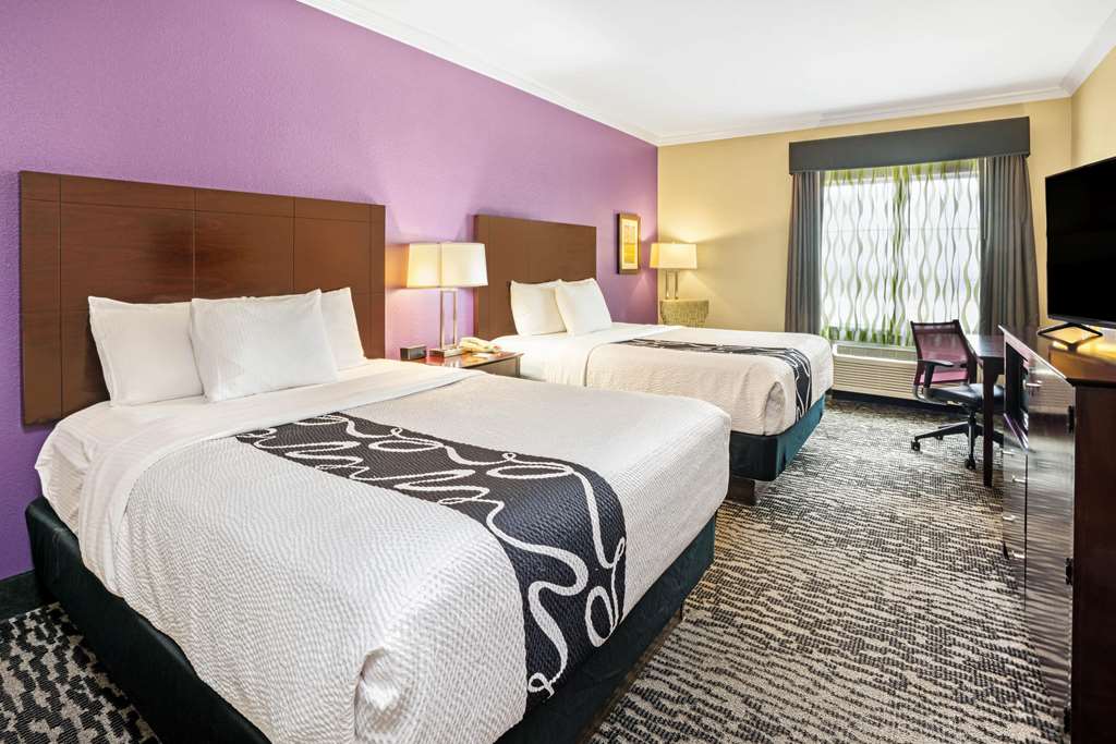 La Quinta Inn & Suites by Wyndham Houston Magnolia - photo 18