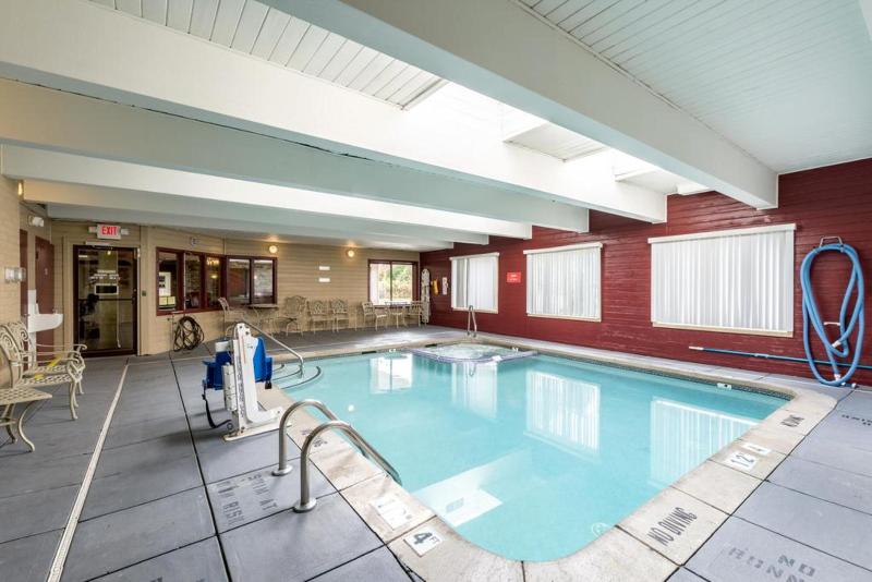 Days Inn by Wyndham Muskegon - photo 86