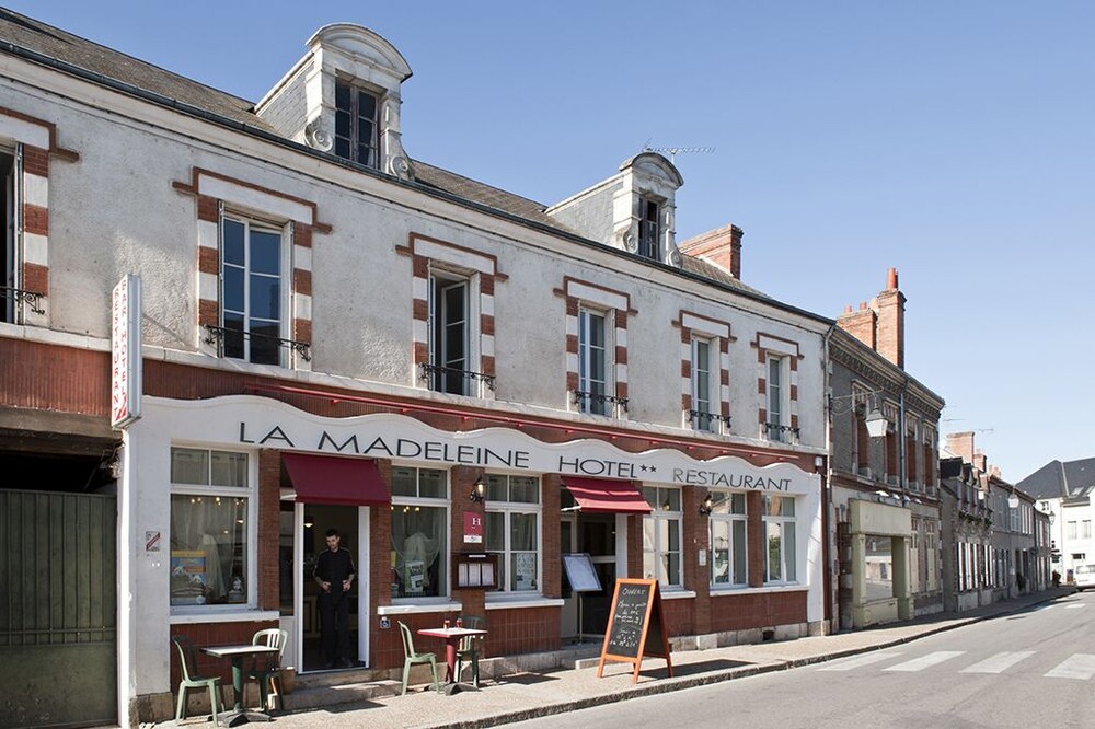 Hôtel Restaurant La Madeleine — hotel in Saint-Benoit-Sur-Loire