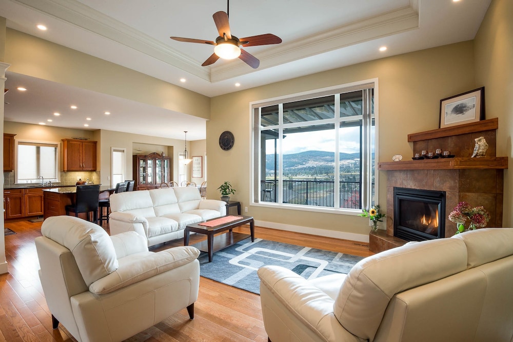 Adela's Bed and Breakfast — 4-Star Luxury Hotel in West Kelowna, Canada