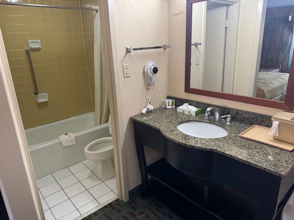 OYO Hotel Harriman near I 40 - photo 25