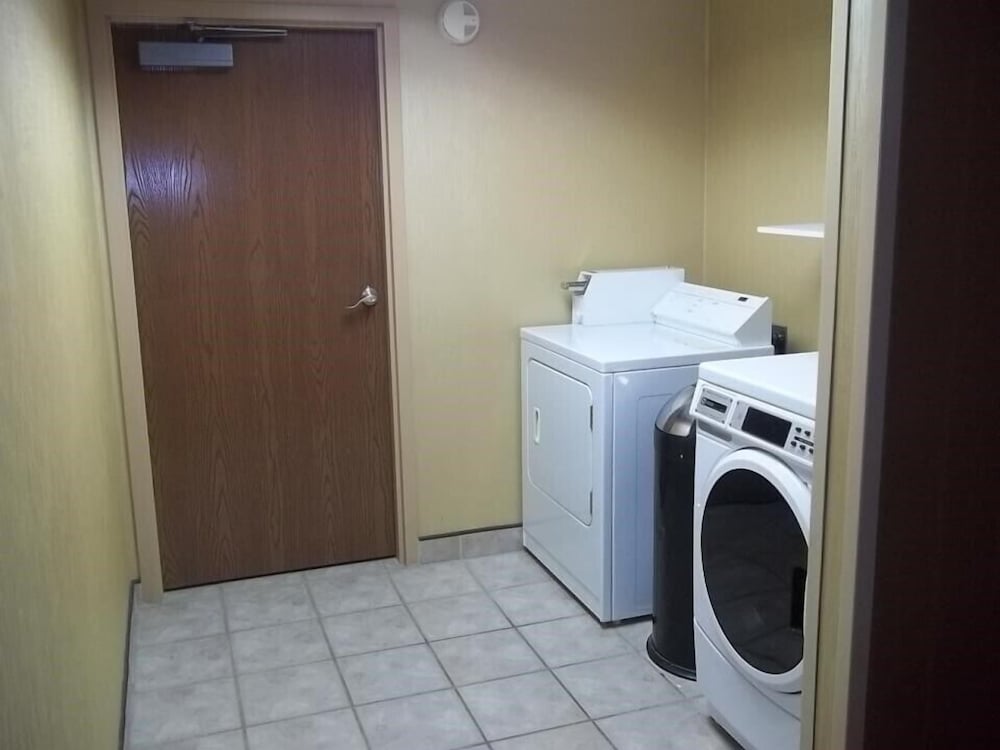 Baymont Inn and Suites Findlay - photo 6