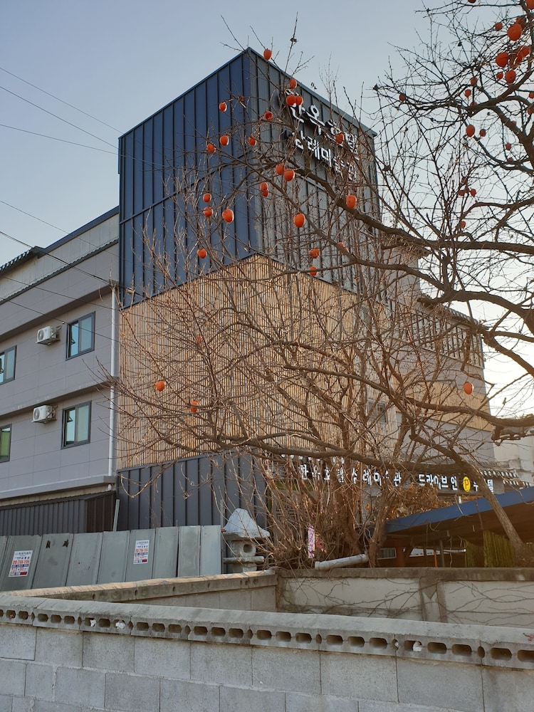 Hanok Hotel Samrye Museum of Art in Wanju, South Korea