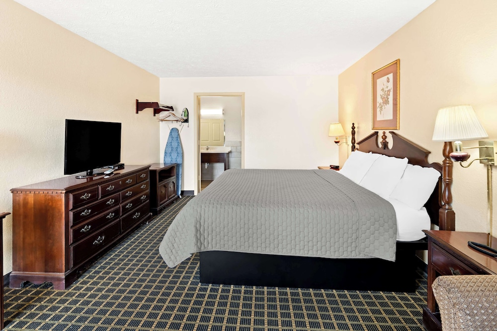 Americas Best Value Inn & Suites Mt. Pleasant - photo 13