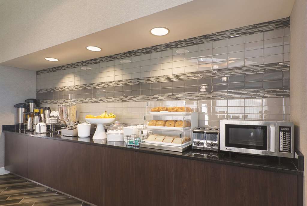 La Quinta Inn & Suites by Wyndham Oklahoma City Norman - photo 52