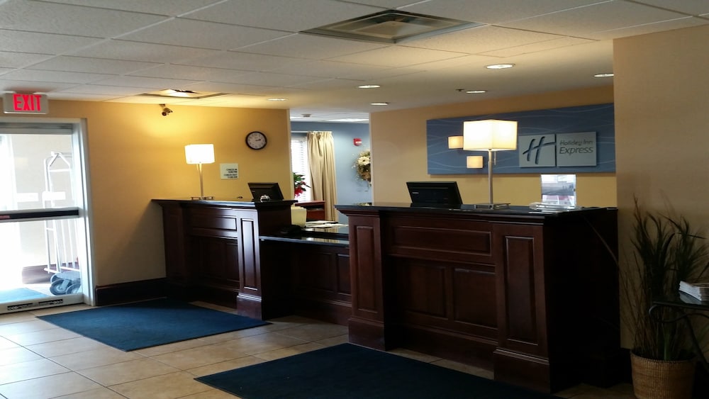 Holiday Inn Express & Suites New Buffalo by IHG - photo 37