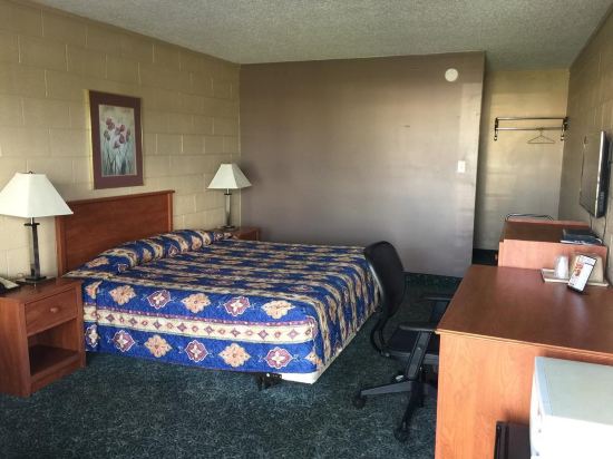 Country Host Motel - photo 12