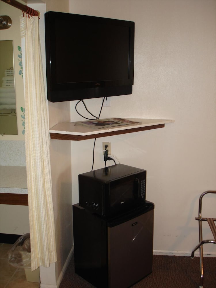 Tops Motel - photo 7