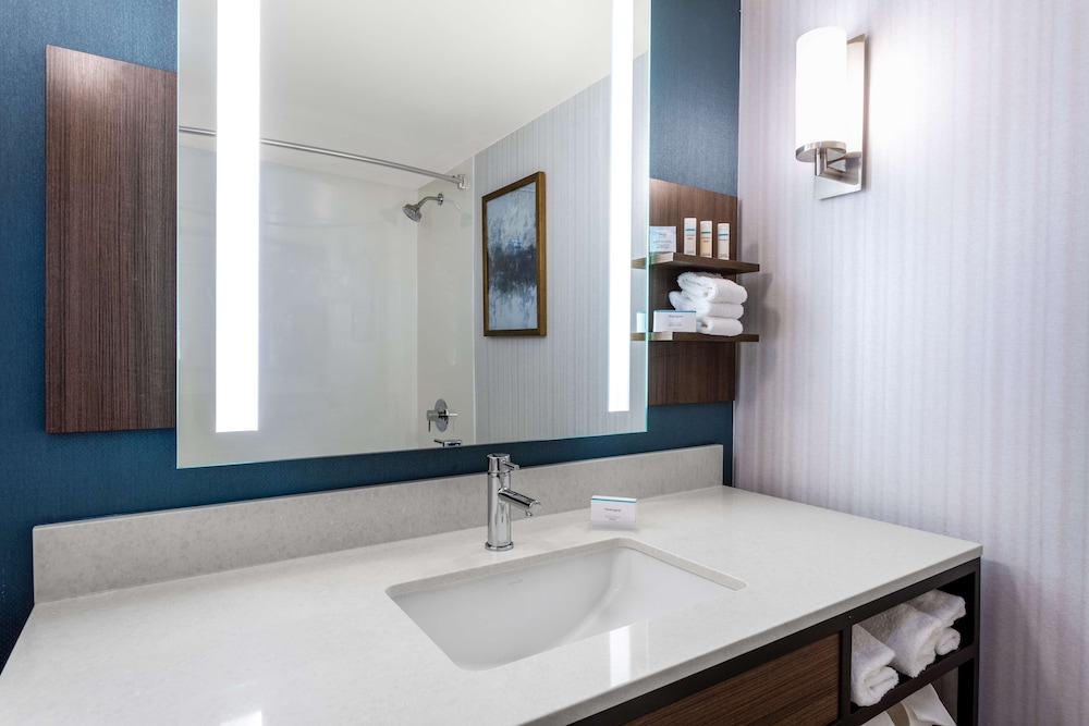 Hilton Garden Inn Islip MacArthur Airport - photo 18