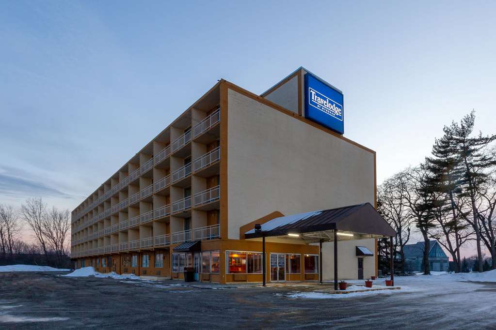 Travelodge by Wyndham Cleveland Airport - photo 2