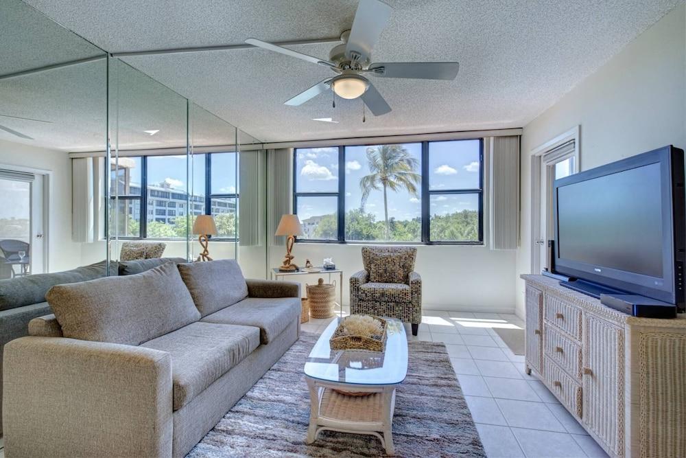 Harbor Towers Yacht Pool 1 Br condo by RedAwning - photo 5