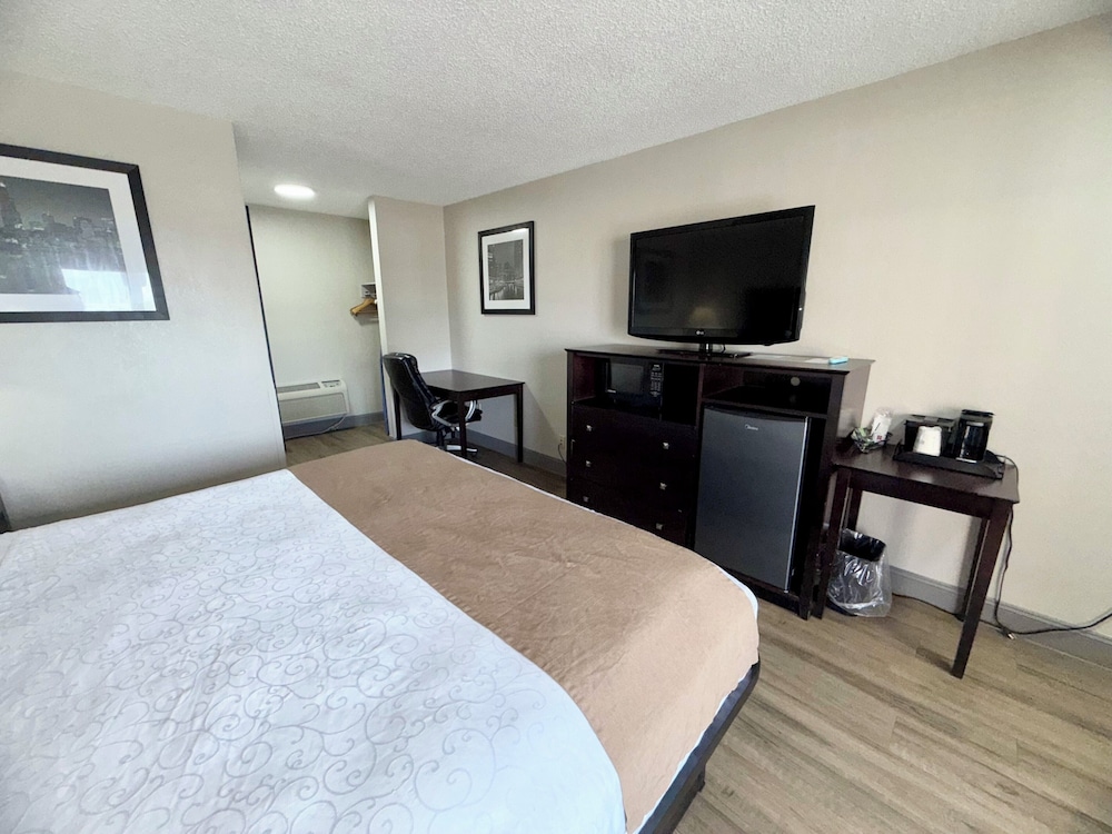 Days Inn by Wyndham St. Charles IL - photo 17