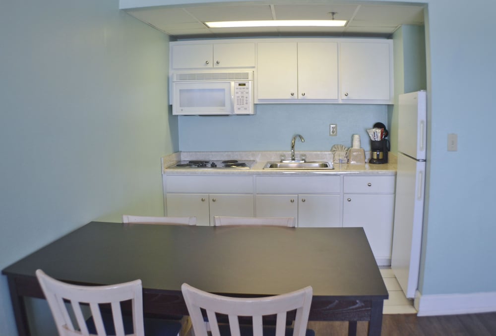Boardwalk Beach Hotel - photo 51