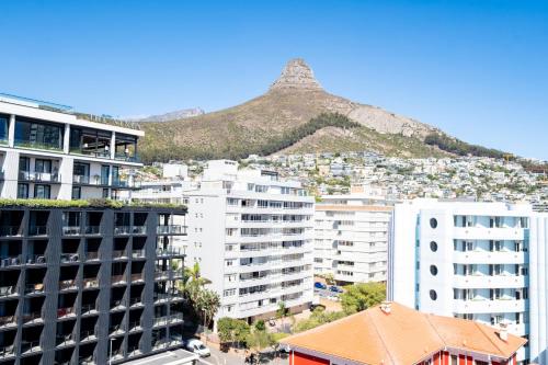 Flamingo 804 Stylish Top Floor Sea Point Studio with Daily Housekeeping