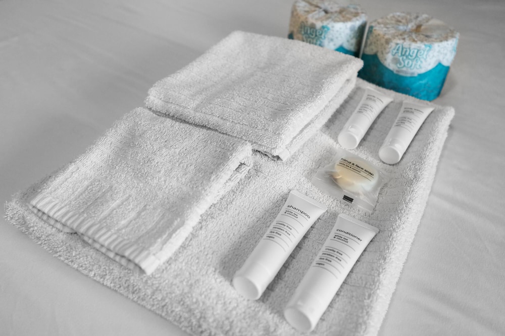 Pet friendly Home With Pool and Steps to Beach food — 4-Star Luxury Hotel in Marco Island, United States