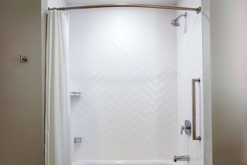 TownePlace Suites by Marriott Milwaukee West Bend - photo 15