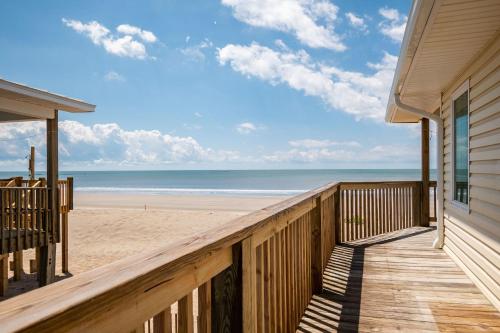 Dip Inn by Oak Island Accommodations - photo 13