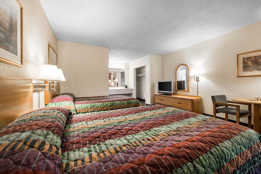 Rodeway Inn & Suites Colorado Springs CO - photo 8