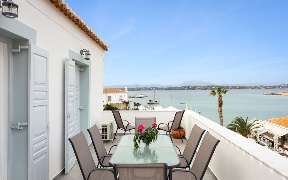 Old Port Spetses Mansion — Spetses — photo 2